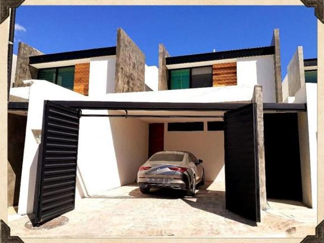 PRECIOSA CASA EN VENTA MERIDA, MONTEBELLO CON ALBERCA AVC 2613