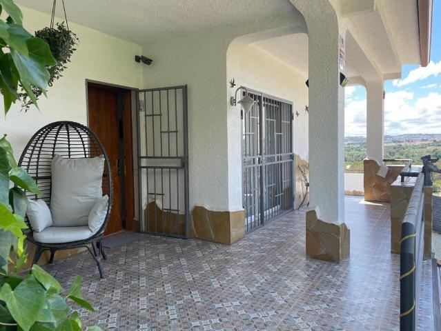Preciosa casa en venta con piscina en Can Villalba