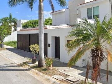¡PRECIOSA CASA EN VENTA EN CANCUN!