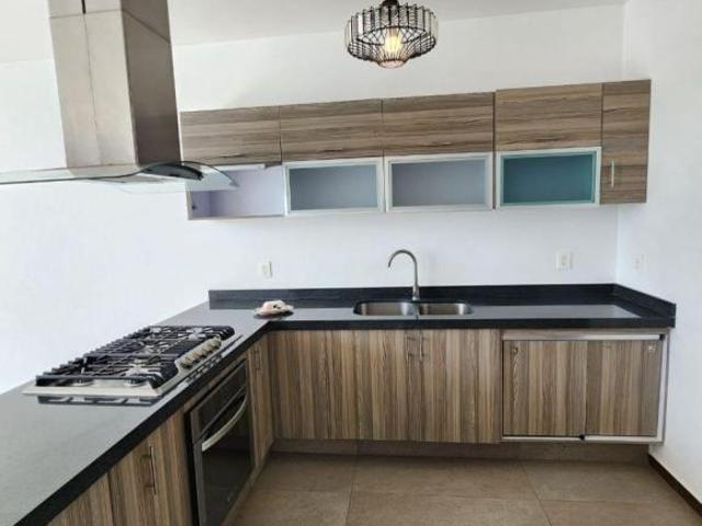 Preciosa casa en venta en valle imperial