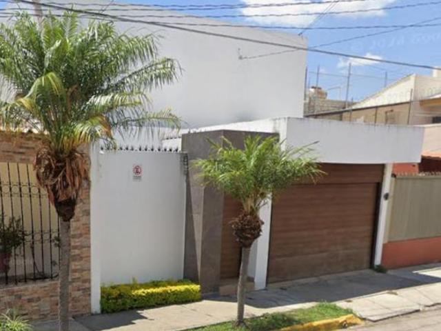 PRECIOSA CASA EN ZONA DE ALTA PLUSVALIA EN CD DEL VALLE, A SOLO 5 MIN DE PLAZAS COMERCIALES