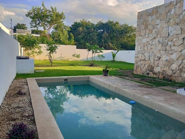 PRECIOSA CASA EN ZONA EXCLUSIVA CON PANELES SOLARES, ALBERCA Y MUY BIEN EQUIPADA
