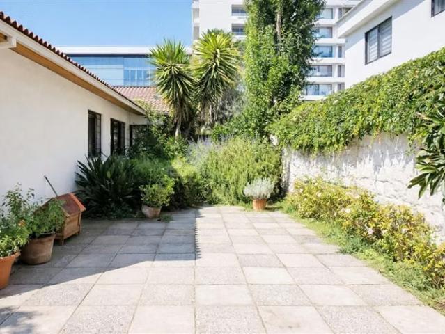 Preciosa casa en 396 m2 4d/3b la reina plaza egaña | 4 dormitorios por 11650.00 en La Reina