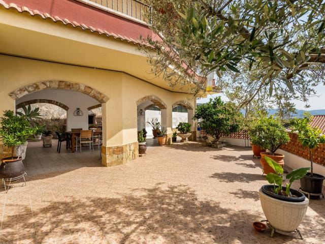 Preciosa casa independiente con 5 habitaciones y vistas a Montserrat