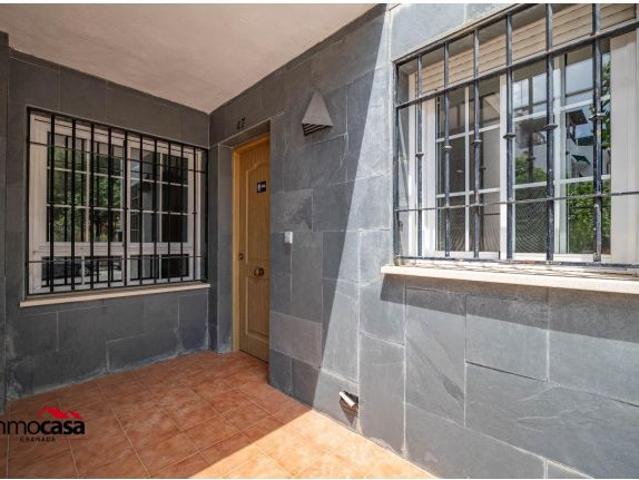PRECIOSA CASA PAREADA EN LA AVENIDA DOÑA JUANA