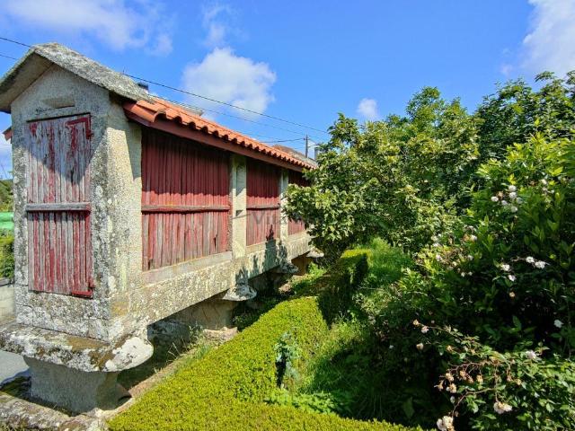 PRECIOSA CASA RUSTICA EN ESGOS CON HORREO