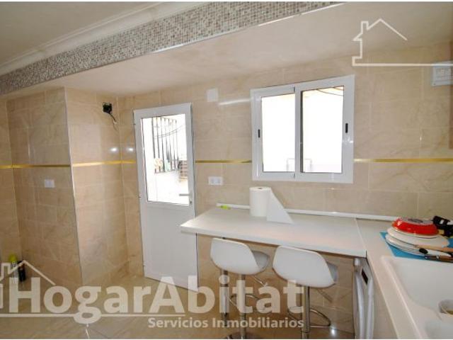 ¡PRECIOSA CASA! REFORMADA, AMPLIA Y LUMINOSA CON TERRAZA Y GARAJE