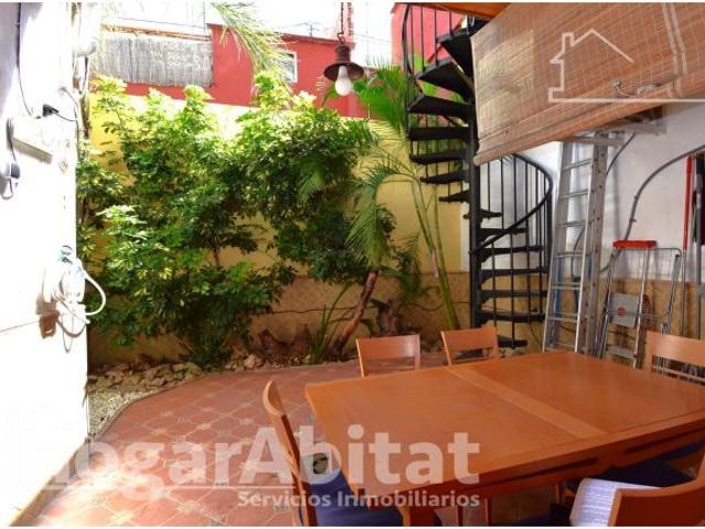 PRECIOSA CASA REFORMADA CON TERRAZA Y ESTILO VINTAGE JUNTO A LA PLAYA