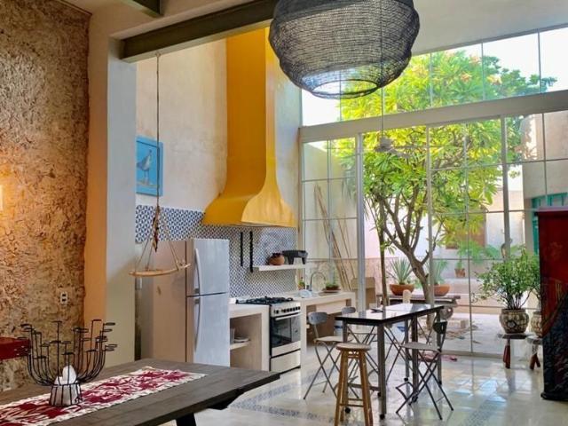 PRECIOSA CASA REMODELADA EN EL BARRIO DE SANTIAGO