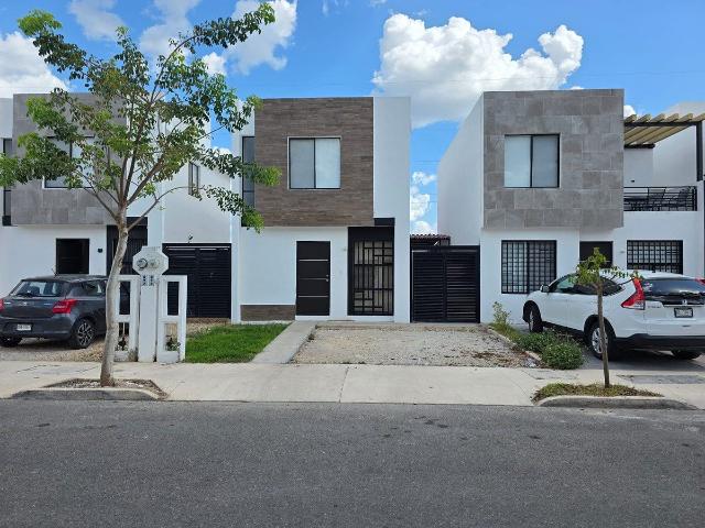 Preciosa Casa ubicada en Fracc. Esmeralda Residencial
