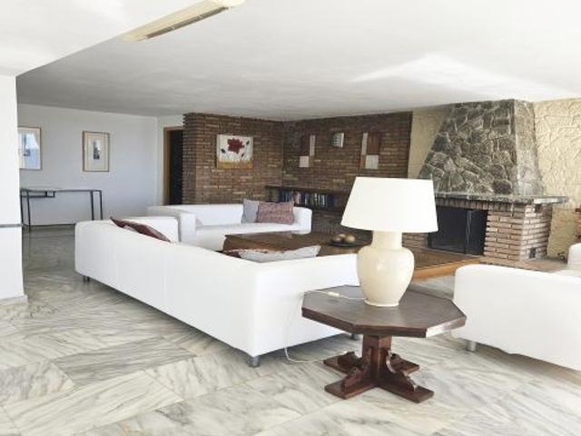 PRECIOSA CASITA CON VISTAS AL MAR EN MONTEMAR JUNTO AL PARQUE DE LA BATERÍA