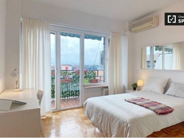 Preciosa habitación en alquiler en apartamento de 4 dormitorios, Imperial