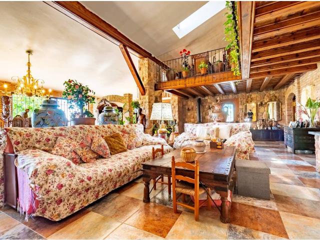 Preciosa Masía en Venta en El Milà: espacio y tradición en plena naturaleza