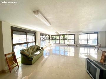 Preciosa oficina de lujo en el centro de Orihuela. Propiedad amplia y diáfana con toda la fachada ll