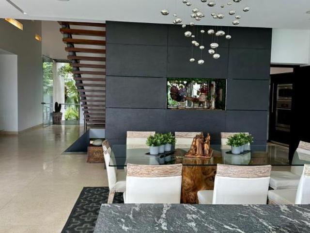Preciosa Residencia Moderna en Fracc.Leñeros en VistaHermosa