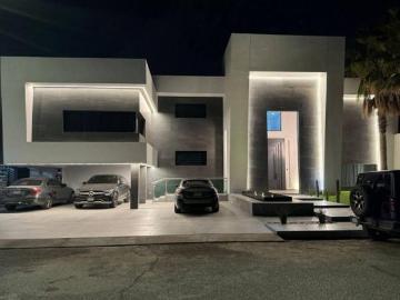 PRECIOSA RESIDENCIA EN VENTA, EN UBICACION PRIVILEGIADA