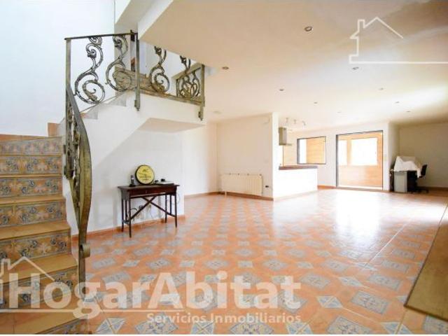¡PRECIOSAS VISTAS! GRAN CHALET CON PISCINA PRIVADA, DOS TERRAZAS Y GARAJE