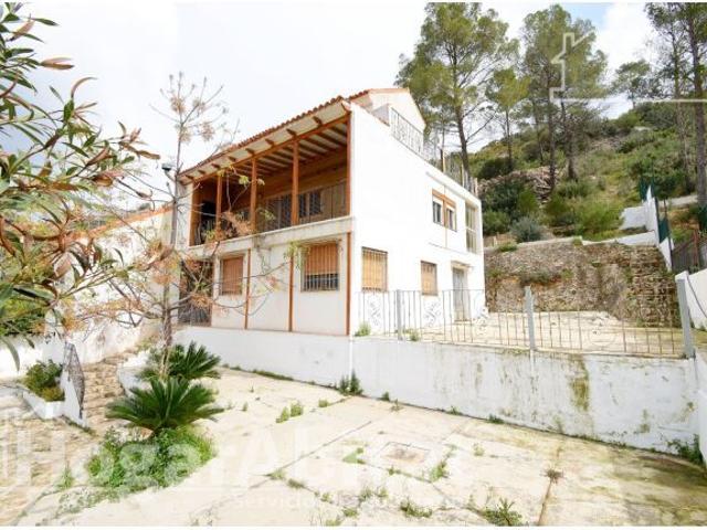 ¡PRECIOSAS VISTAS! GRAN CHALET CON PISCINA PRIVADA, DOS TERRAZAS Y GARAJE