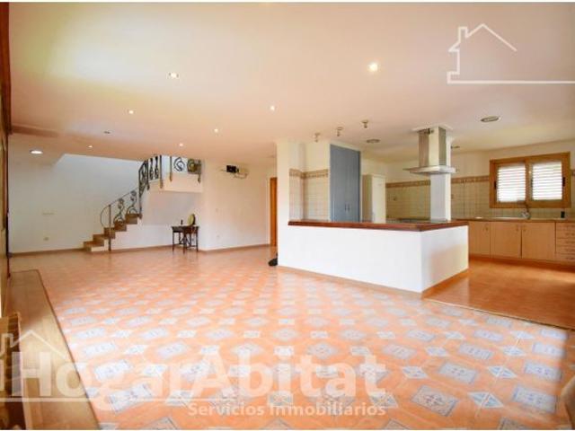 ¡PRECIOSAS VISTAS! GRAN CHALET CON PISCINA PRIVADA, DOS TERRAZAS Y GARAJE
