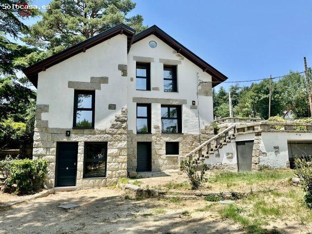 Precioso y excepcional chalet unifamiliar de estilo Alpino de 249m2 con 5 dormitorios y 4 baños sobr