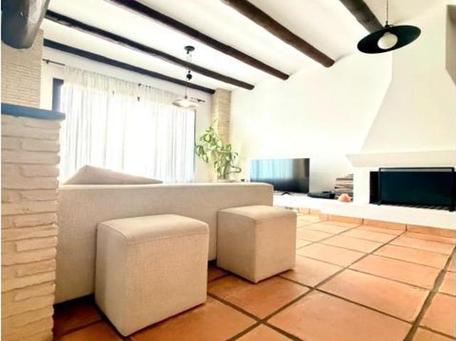 PRECIOSO Y SINGULAR CHALET A LA VENTA