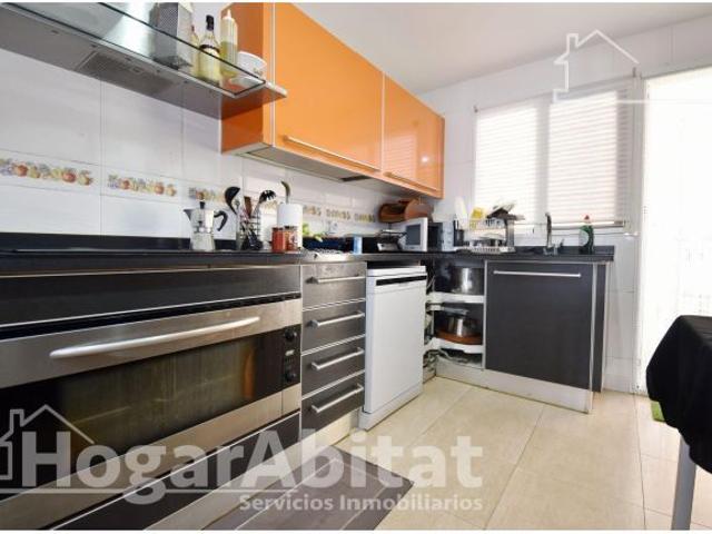 PRECIOSO ADOSADO CON 4 TERRAZAS, PISCINA Y GARAJE CERCA DE LA PLAYA