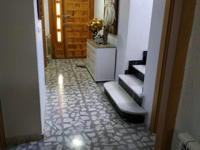 PRECIOSO ADOSADO EN MADRIGUERAS