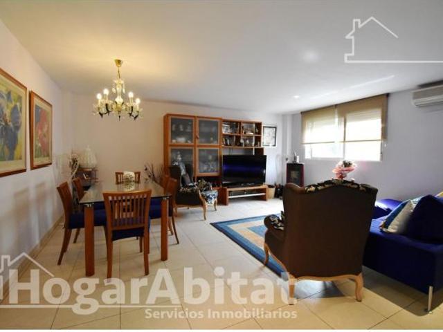 PRECIOSO ADOSADO EN URBANIZACIÓN CON PISCINA, GARAJE Y TERRAZA