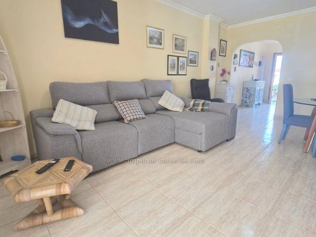 Precioso apartamento con gran terraza dirigido al sur para que pueda disfrutar de las buenas temperaturas de Tenerife