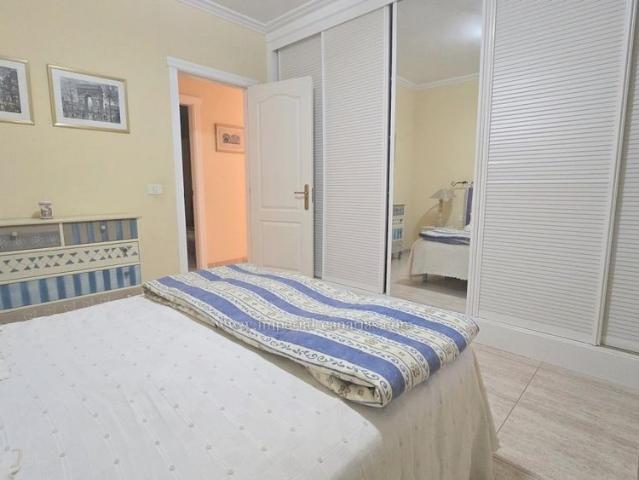 Precioso apartamento con gran terraza dirigido al sur para que pueda disfrutar de las buenas temperaturas de Tenerife