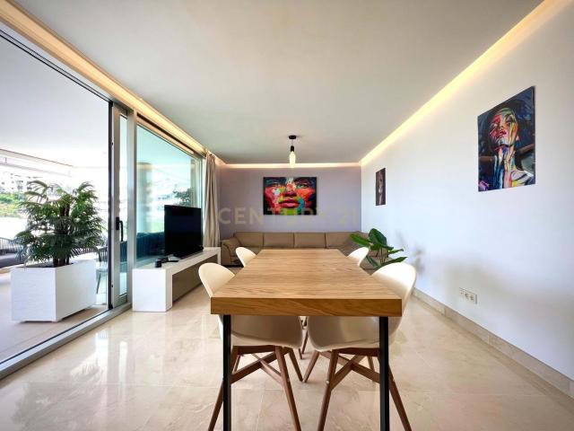 Precioso apartamento de tres dormitorios con impresionantes vistas al mar en Benahavís