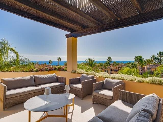 Precioso ático de dos dormitorios situado en el prestigioso. 239m² Marbella