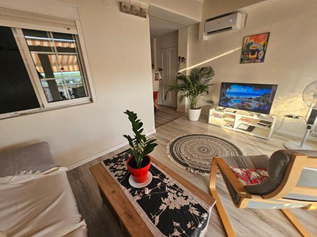 Precioso ático en alquiler vacacional en El Perelló Valencia Disfruta de unas vacaciones inolvidables junto al mar en este fantástico ático situado en segunda línea de playa