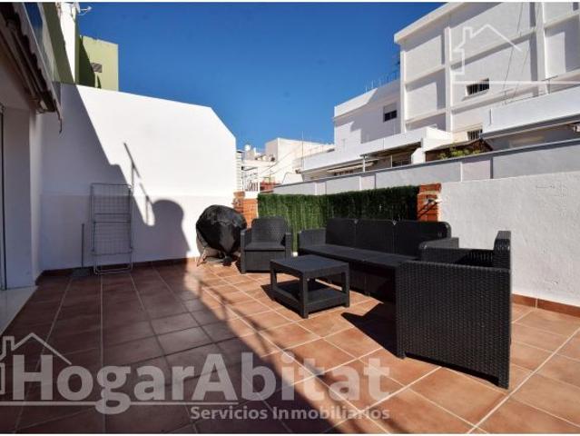 PRECIOSO ÁTICO REFORMADO Y TOTALMENTE EXTERIOR Y CON VISTAS AL PUERTO