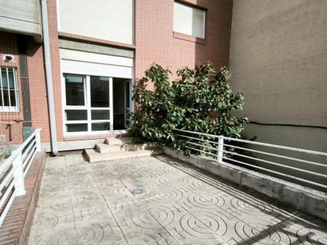 PRECIOSO BAJO EN ALQUILER CON DOS HABITACIONES Y AMPLIA TERRAZA