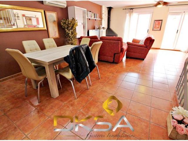 Precioso chalet adosado con piscina comunitaria a un paso de la playa de Burriana