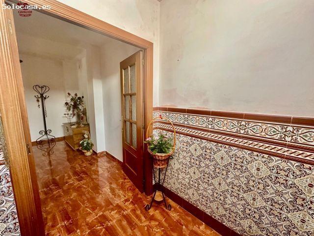 Precioso chalet adosado de 270m2 PARA ENTRAR A VIVIR. Con 4 dormitorios, 3 baños y gran patio