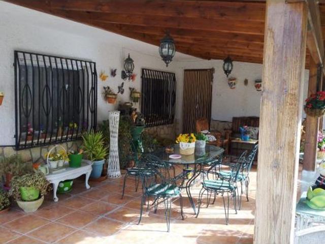 PRECIOSO CHALET EN MUY BUENA ZONA DE PETRER