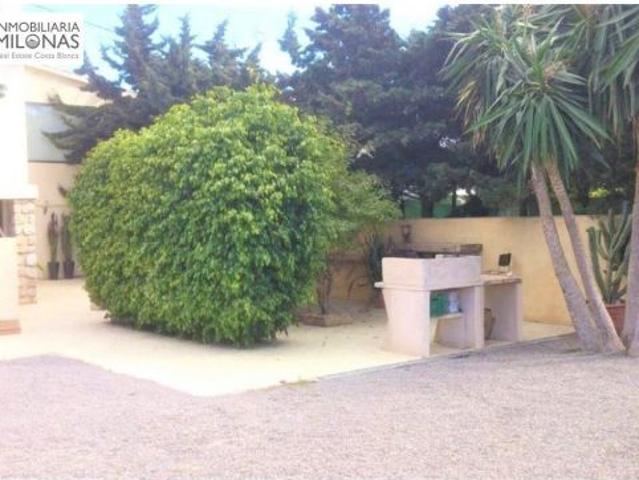 Precioso chalet independiente ubicado en zona tranquila, bonitas vistas al mar y la montaña