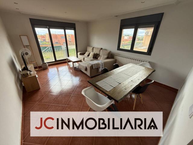 Precioso chalet independiente de 214m2 y parcela de 600m2 en Grijota