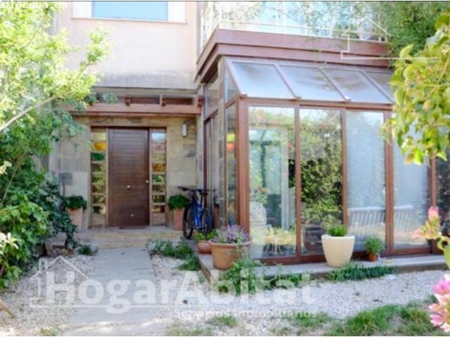 PRECIOSO CHALET REFORMADO CON TERRAZA, GARAJE Y JARDÍN