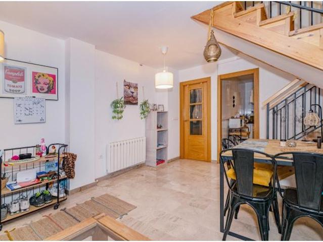 PRECIOSO DUPLEX JUNTO AL HOSPITAL REAL