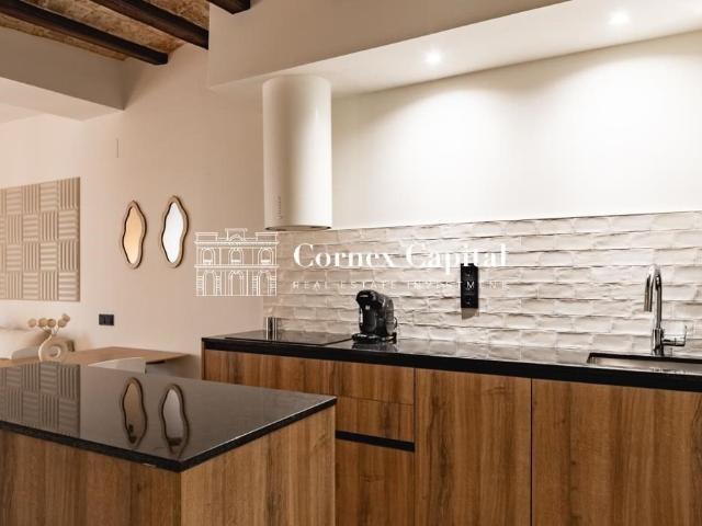 Precioso edificio de viviendas rehabilitadas en el centro de. 75m² Barcelona