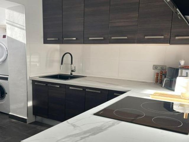 PRECIOSO PISO COMPLETAMENTE RENOVADO, CENTRICO Y LUMINOSO