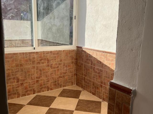 PRECIOSO PISO CON MUEBLES A ESTRENAR JUNTO A FACULTADES DE CARTUJA