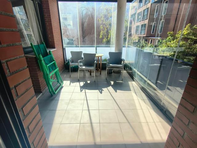 Precioso piso de 2 dormitorios y 2 baños con terraza, parcela de garaje y trastero