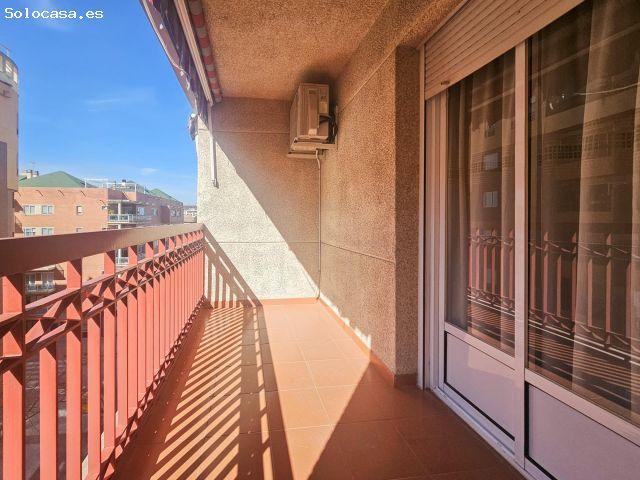 Precioso piso en residencial con piscina en Bulevar, terraza, garaje y trastero