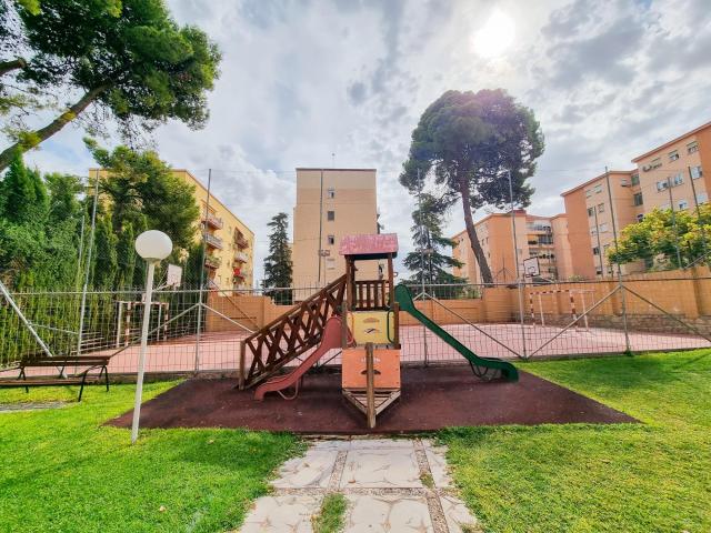 Precioso piso VPO en residencial con piscina en Bulevar, terraza, garaje y trastero
