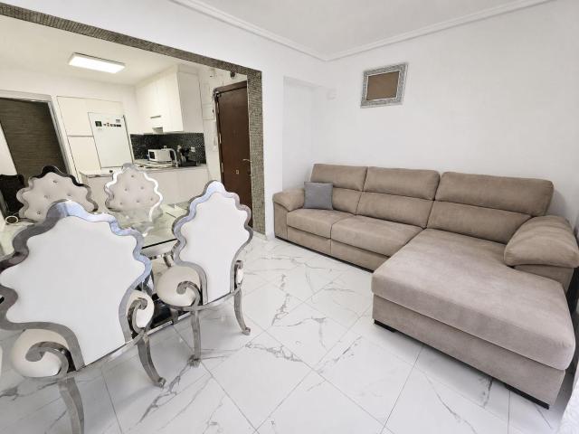 Precioso piso reformado en el centro de Benimàmet Se vende magnífica vivienda situada en una segunda planta sin ascensor, completamente reformada, exterior
