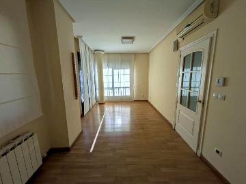 PRECIOSO PISO SIN AMUEBLAR CÉNTRICO